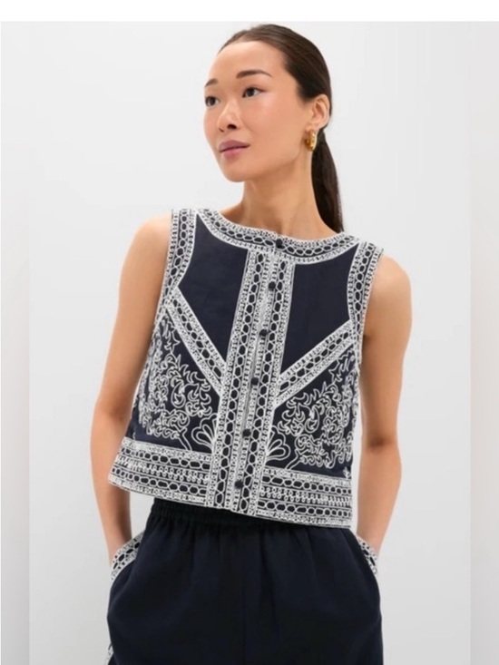 Tuckernuck Dresses & Skirts - Tuckernuck Navy and White Embroidered Sleeveless Top